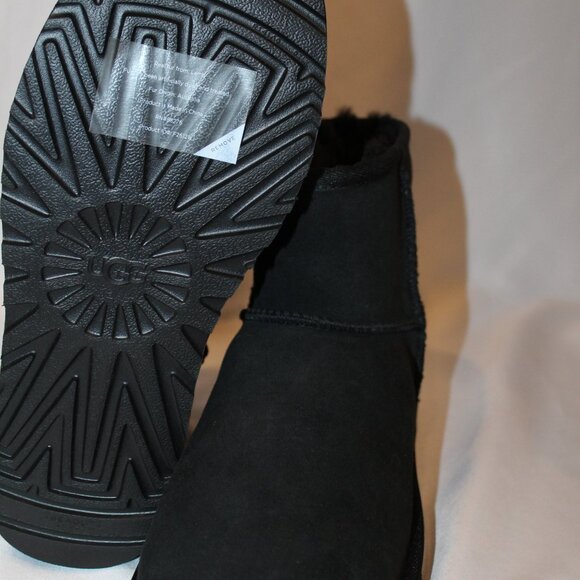 NIB UGG WOMEN'S SUEDE SHEARLING LINED BOOT BLACK - Picture 6 of 6